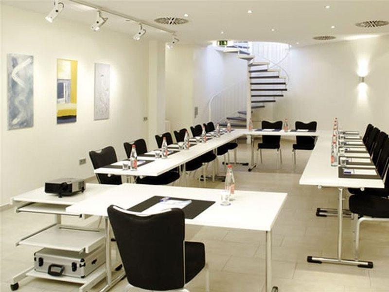 Nh Stuttgart Hotel 3*